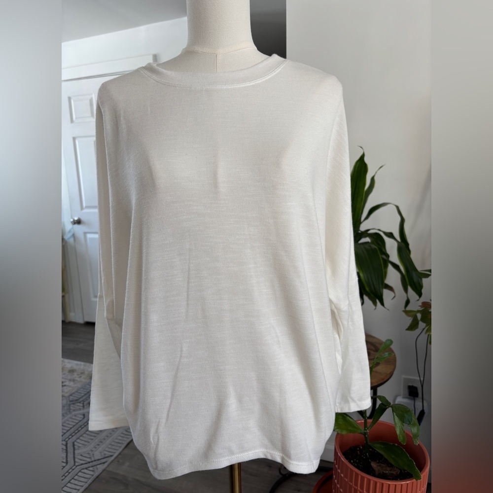 Lightweight Batwing-Sleeve White Pullover Top Size Small Bundle and Save SKU 12